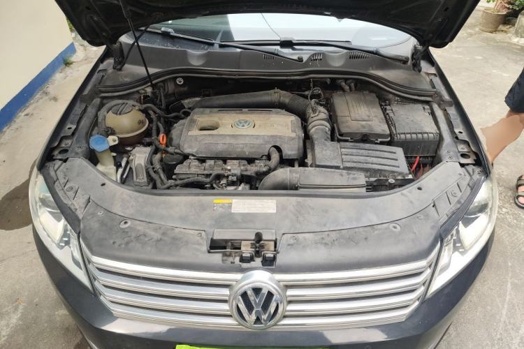 Used Volkswagen Magotan 2013 1.8TSI Luxury Model Engine Bay