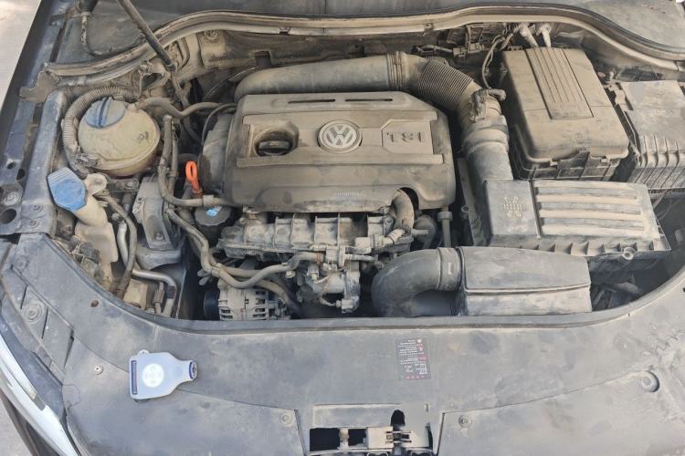 Used Volkswagen Magotan 2013 1.8TSI Prestige Model Engine Bay