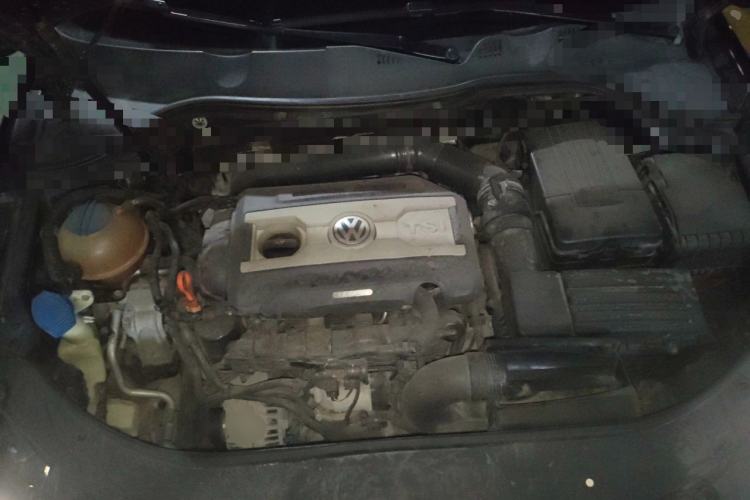 Used Volkswagen Magotan 2013 1.8TSI Luxury Model Engine Bay