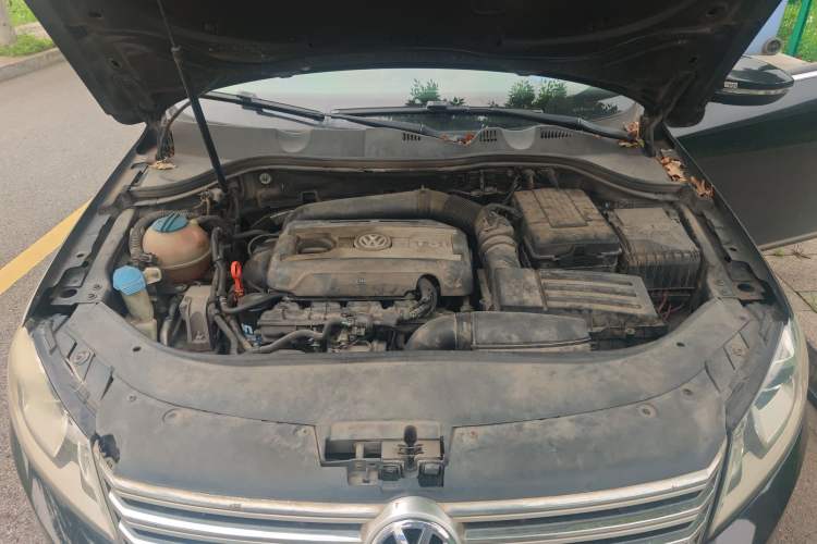 Used Volkswagen Magotan 2013 1.8TSI Luxury Model Engine Bay