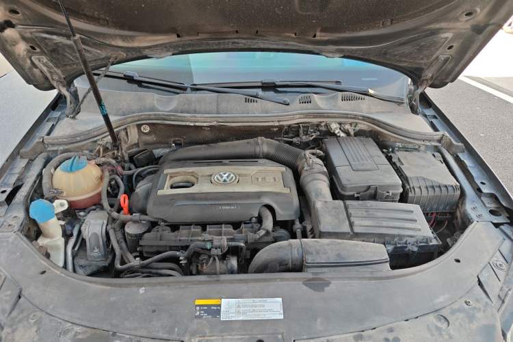 Used Volkswagen Magotan 2013 1.8TSI Luxury Model Engine Bay
