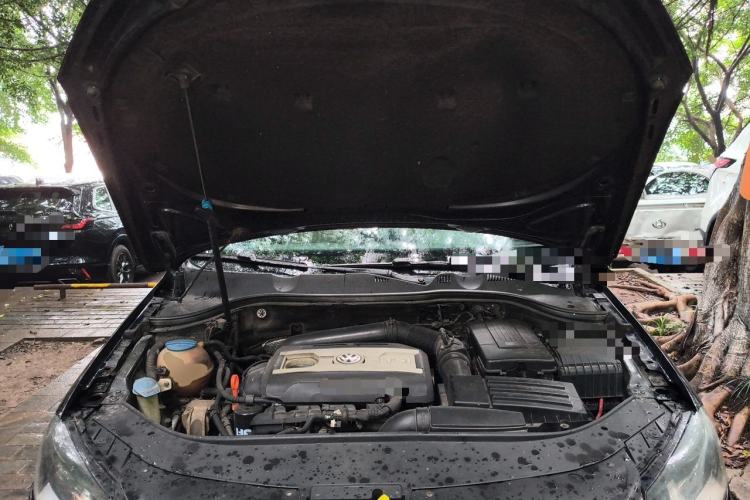 Used Volkswagen Magotan 2013 1.8TSI Premier Model Engine Bay