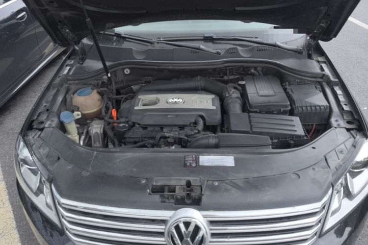 Used Volkswagen Magotan 2013 2.0 TSI Luxury Model Engine Bay