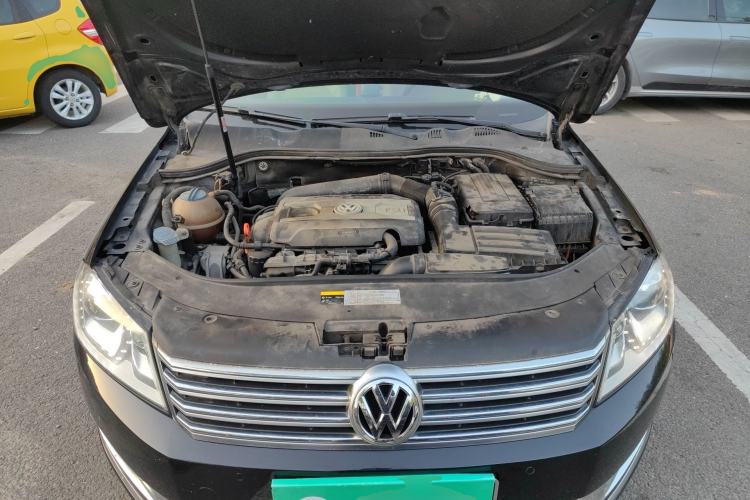 Used Volkswagen Magotan 2013 1.8TSI Luxury Model Engine Bay
