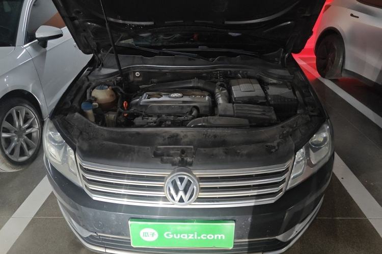 Used Volkswagen Magotan 2013 2.0 TSI Luxury Model Engine Bay