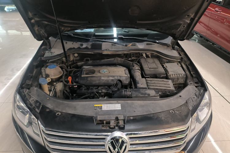 Used Volkswagen Magotan 2013 1.8TSI Luxury Model Engine Bay