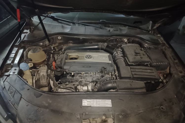 Used Volkswagen Magotan 2013 1.8TSI Luxury Model Engine Bay