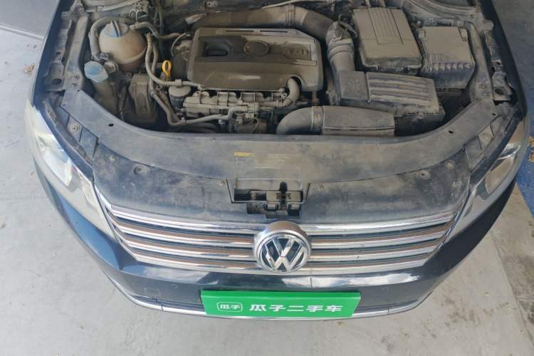 Used Volkswagen Magotan 2013 2.0 TSI Prestige Model Engine Bay