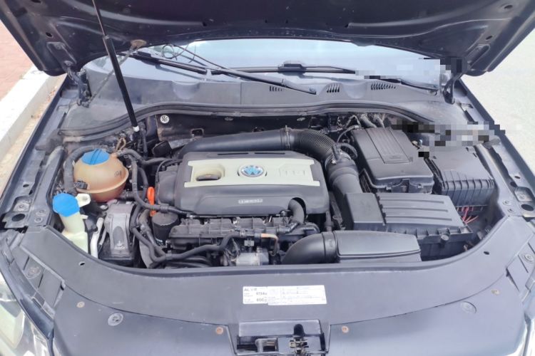 Used Volkswagen Magotan 2013 2.0 TSI Luxury Model Engine Bay