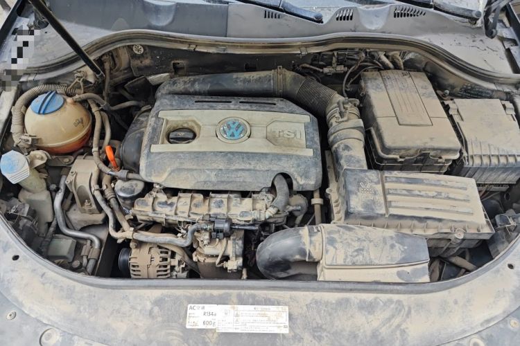 Used Volkswagen Magotan 2013 1.8TSI Prestige Model Engine Bay