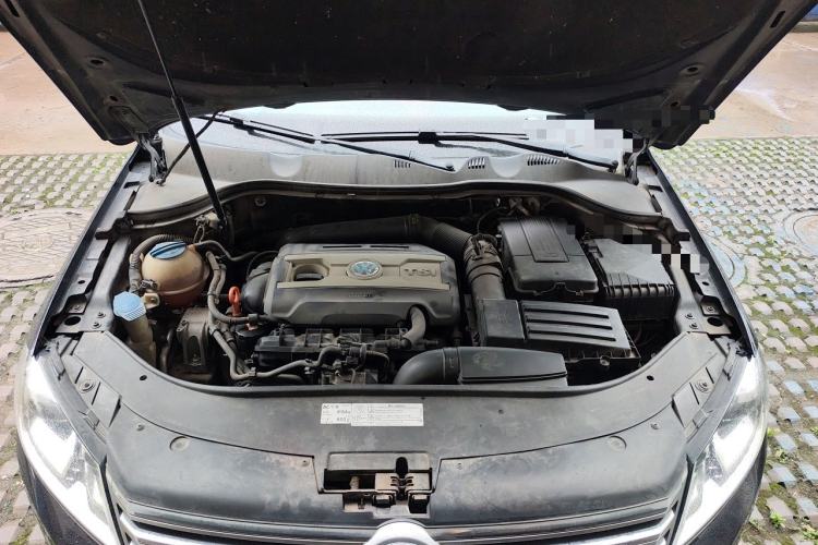 Used Volkswagen Magotan 2013 1.8TSI Prestige Model Engine Bay