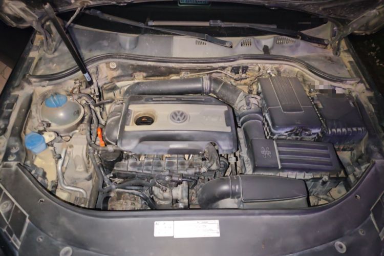 Used Volkswagen Magotan 2013 1.8TSI Luxury Model Engine Bay