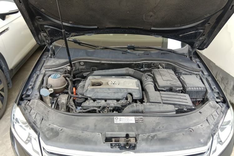 Used Volkswagen Magotan 2013 1.8TSI Luxury Model Engine Bay