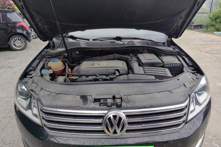 Used Volkswagen Magotan 2013 1.8TSI Luxury Model Engine Bay