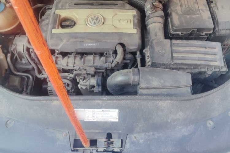 Used Volkswagen Magotan 2013 2.0 TSI Prestige Model Engine Bay