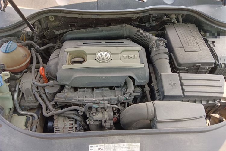 Used Volkswagen Magotan 2013 1.8TSI Comfort Model Engine Bay