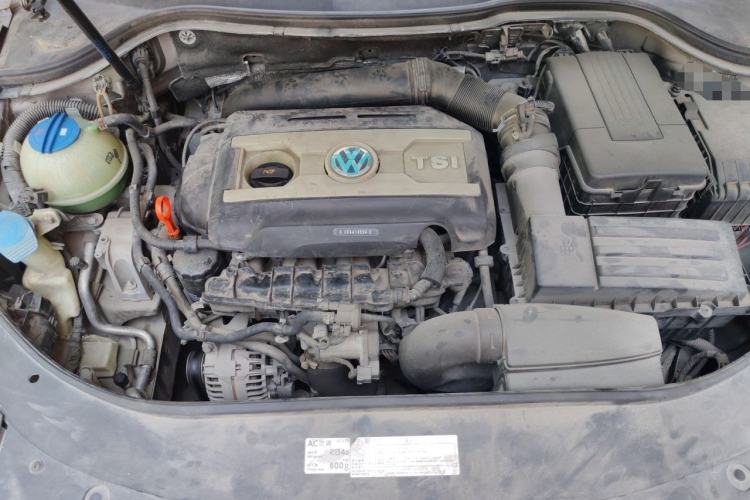 Used Volkswagen Magotan 2013 1.8TSI Prestige Model Engine Bay