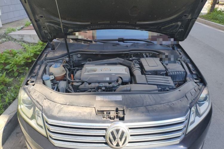 Used Volkswagen Magotan 2013 2.0 TSI Ultimate Model Engine Bay