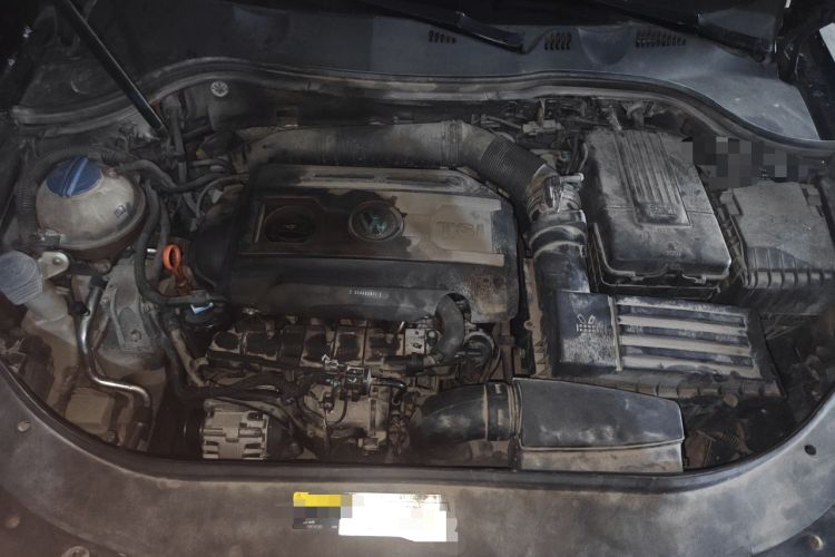 Used Volkswagen Magotan 2013 1.8TSI Premier Model Engine Bay