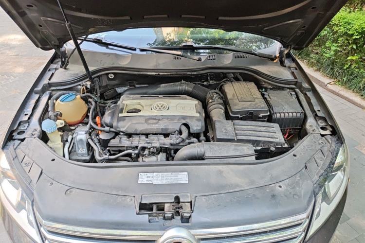 Used Volkswagen Magotan 2013 1.8TSI Luxury Model Engine Bay