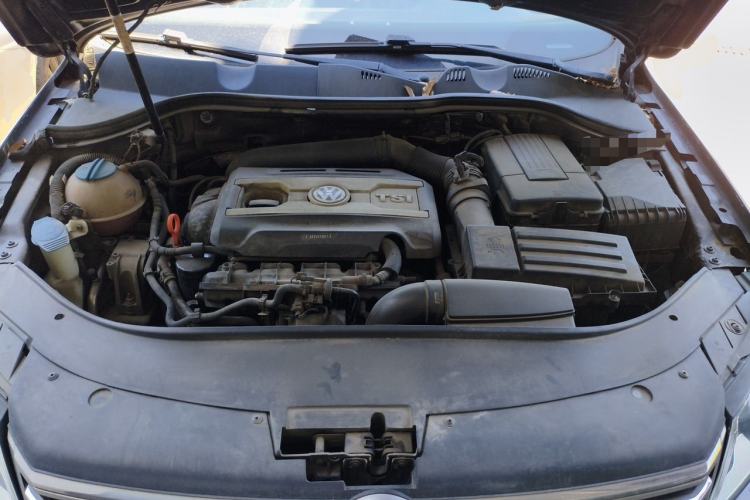 Used Volkswagen Magotan 2013 1.8TSI Luxury Model Engine Bay