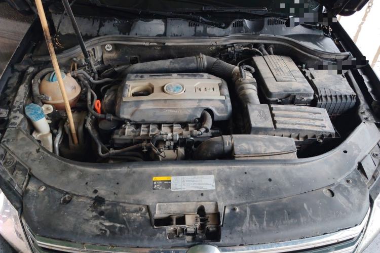 Used Volkswagen Magotan 2013 2.0 TSI Luxury Model Engine Bay