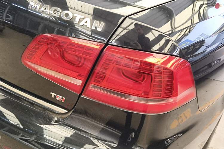 Used Volkswagen Magotan 2013 1.8TSI Premier Model Exterior 3