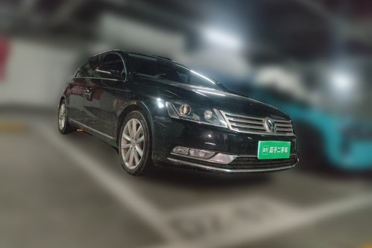 Used Volkswagen Magotan 2013 2.0 TSI Prestige Model Front Right 45 Deg