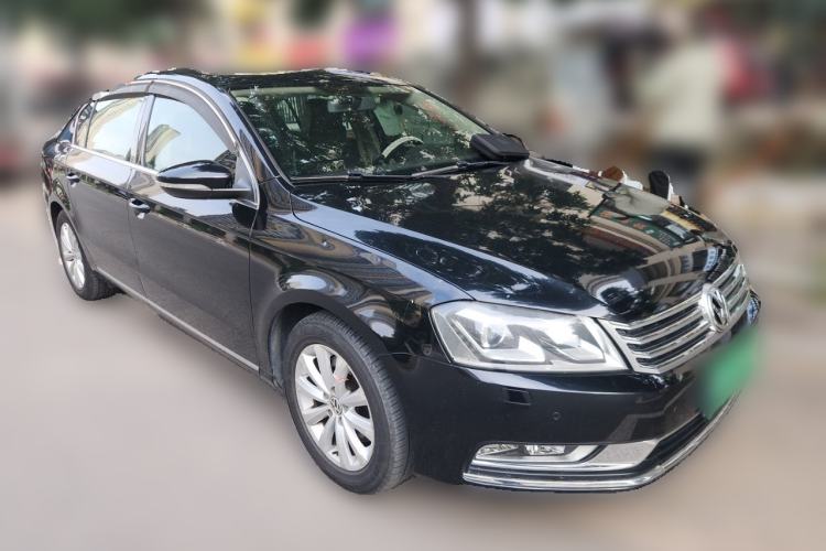 Used Volkswagen Magotan 2013 1.8TSI Luxury Model Front Right 45 Deg