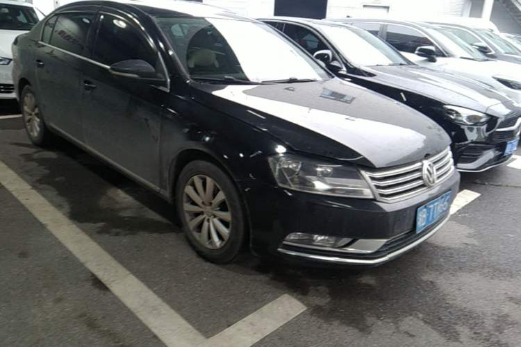 Used Volkswagen Magotan 2013 1.8TSI Premier Model Front Right 45 Deg
