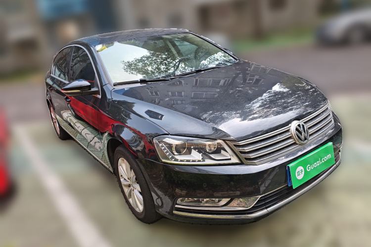 Used Volkswagen Magotan 2013 1.8TSI Luxury Model Front Right 45 Deg