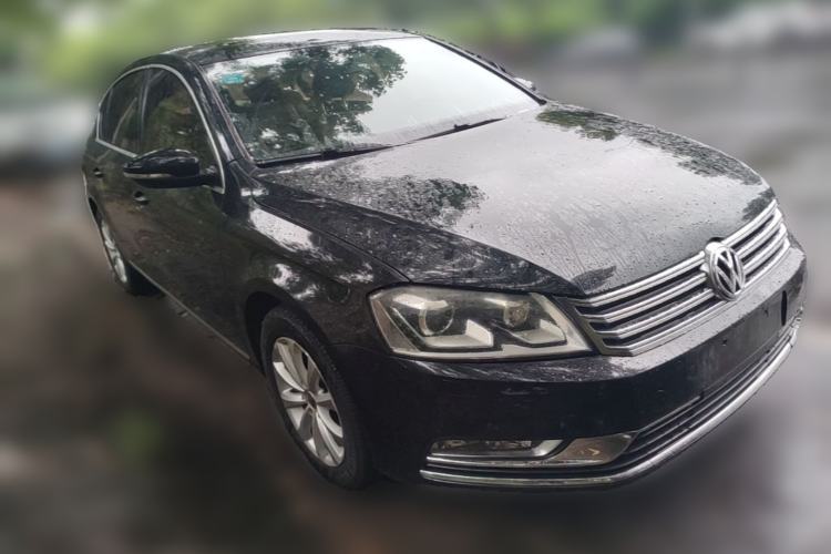 Used Volkswagen Magotan 2013 1.8TSI Luxury Model Front Right 45 Deg