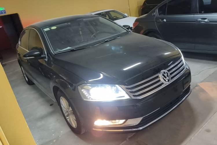 Used Volkswagen Magotan 2013 1.8TSI Luxury Model Front Right 45 Deg