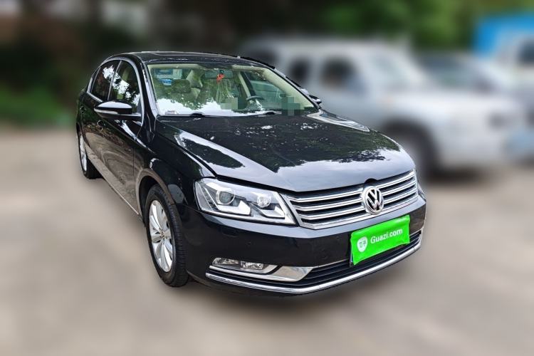 Used Volkswagen Magotan 2013 1.8TSI Luxury Model Front Right 45 Deg