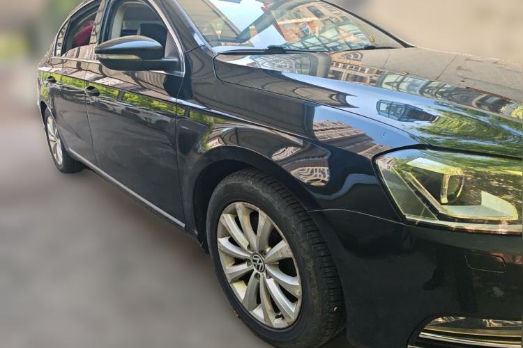 Used Volkswagen Magotan 2013 2.0 TSI Luxury Model Front Right 45 Deg