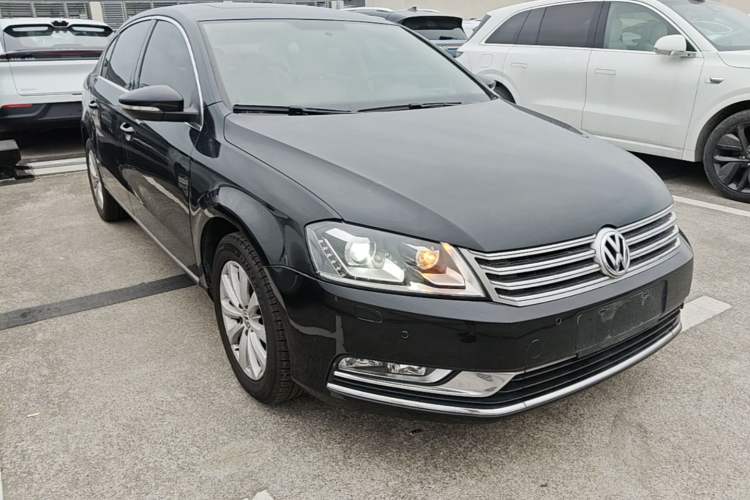 Used Volkswagen Magotan 2013 1.8TSI Luxury Model Front Right 45 Deg