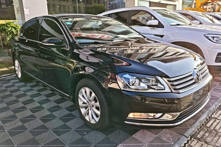 Used Volkswagen Magotan 2013 1.8TSI Premier Model Front Right 45 Deg