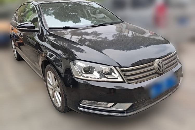 Used Volkswagen Magotan 2013 2.0 TSI Prestige Model Front Right 45 Deg