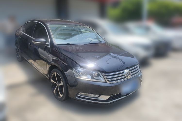 Used Volkswagen Magotan 2013 2.0 TSI Prestige Model Front Right 45 Deg