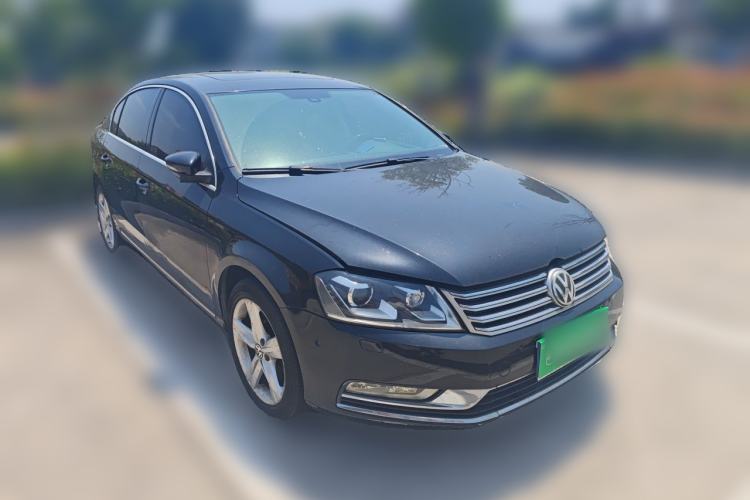 Used Volkswagen Magotan 2013 2.0 TSI Ultimate Model Front Right 45 Deg