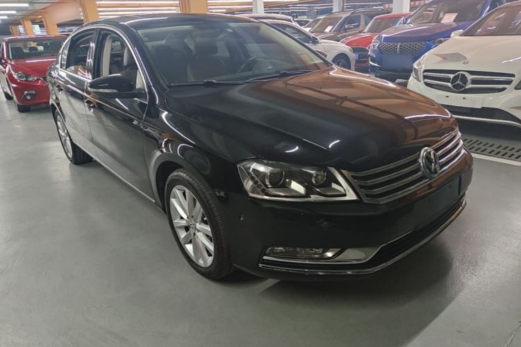 Used Volkswagen Magotan 2013 2.0 TSI Prestige Model Front Right 45 Deg