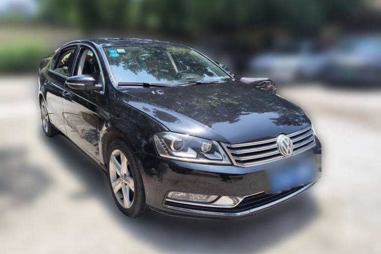 Used Volkswagen Magotan 2013 2.0 TSI Ultimate Model Front Right 45 Deg
