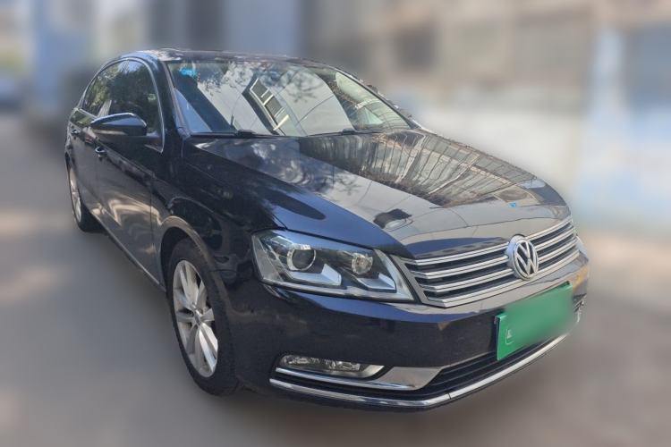 Used Volkswagen Magotan 2013 1.8TSI Prestige Model Front Right 45 Deg