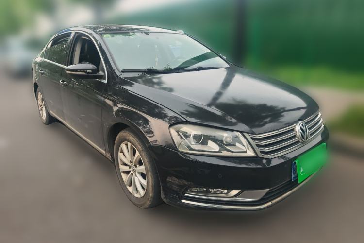 Used Volkswagen Magotan 2013 1.8TSI Luxury Model Front Right 45 Deg