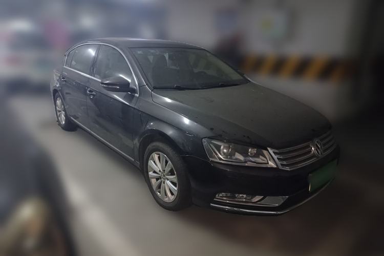 Used Volkswagen Magotan 2013 1.8TSI Luxury Model Front Right 45 Deg