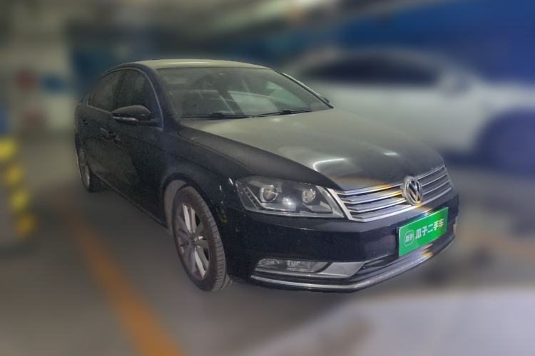 Used Volkswagen Magotan 2013 2.0 TSI Prestige Model Front Right 45 Deg