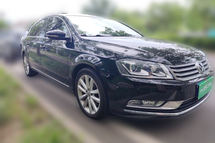 Used Volkswagen Magotan 2013 2.0 TSI Prestige Model Front Right 45 Deg
