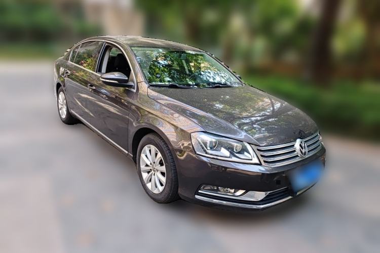 Used Volkswagen Magotan 2013 1.8TSI Luxury Model Front Right 45 Deg