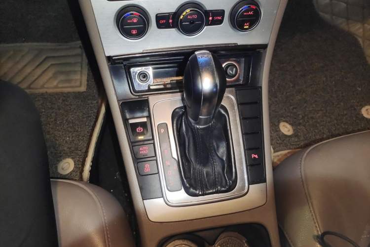 Used Volkswagen Magotan 2013 1.8TSI Luxury Model Gear Lever