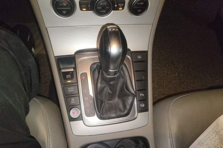Used Volkswagen Magotan 2013 2.0 TSI Prestige Model Gear Lever